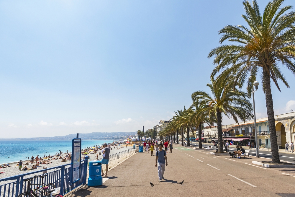 Anglická promenáda u pláže v Nice.