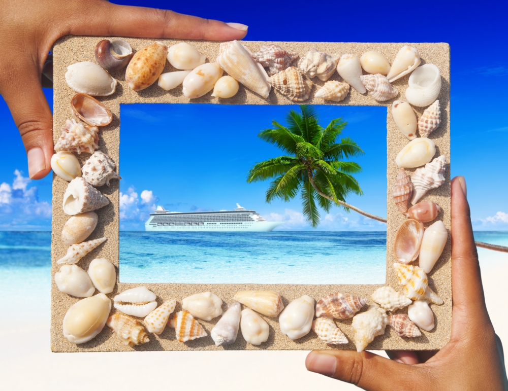 bigstock-Sand-frame-with-cruise-on-the--79435210