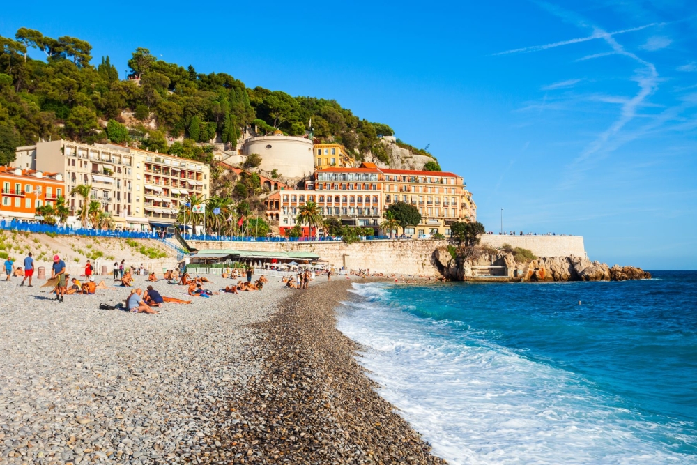 Pláž Coco v Nice v západním Středomoří