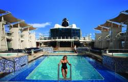 Celebrity Equinox - Celebrity Cruises - bazén na horní palubě lodi