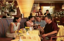 Celebrity Millenium - Celebrity Cruises - muž a žena v Café al Bacio and Gelateria