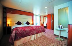 Celebrity Xpedition - Celebrity Cruises - manželská postel v Royal suite kajutě na lodi