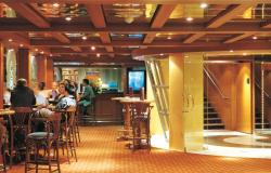 MSC Armonia - MSC Cruises - lidé v baru