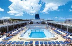 MSC Lirica - MSC Cruises - hlavní bazén na lodi