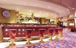 MSC Orchestra - MSC Cruises - moderní interiér a bar s velkým výběrem