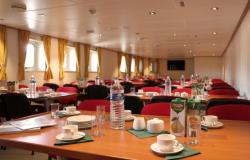 Ortelius - Oceanwide Expeditions - jídelní místnost na lodi