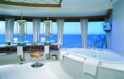 Norwegian Dawn - Norwegian Cruise Lines - Suite kajuta a koupelna s vanou