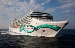 Norwegian Jade - Norwegian Cruise Lines - příď lodi na moři