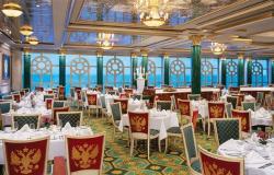 Norwegian Jewel - Norwegian Cruise Lines - restaurace na lodi a dekorativní výzdoba oken