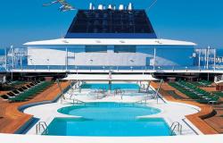 Norwegian Sun - Norwegian Cruise Lines - bazén a basketbalové hřiště na horní palubě lodi