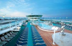Enchantment of the Seas - Royal Caribbean International - bazén na horní palubě