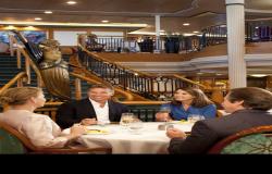 Grandeur of the Seas - Royal Caribbean International - lidé v restauraci