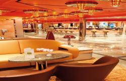 Costa Deliziosa - Costa Cruises - pohodlné sezení a dekorativní ozdoba na stolku v baru