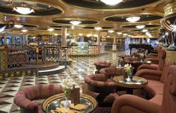 Costa Serena - Costa Cruises - interiérová část lodi, lemovaná antickými náměty