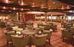 Costa Serena - Costa Cruises - zlatavé luxusní křesla v Apollo Grand baru
